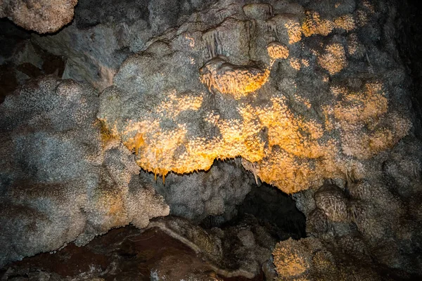 사우스다코타주의 커 스터 근처에서 지질학적으로 형성 된 암석 — 스톡 사진