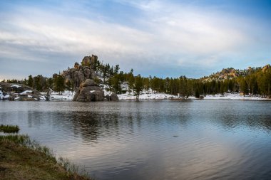 Güney Dakota, Custer Eyalet Parkı 'nda doğaya tepeden bakan bir manzara