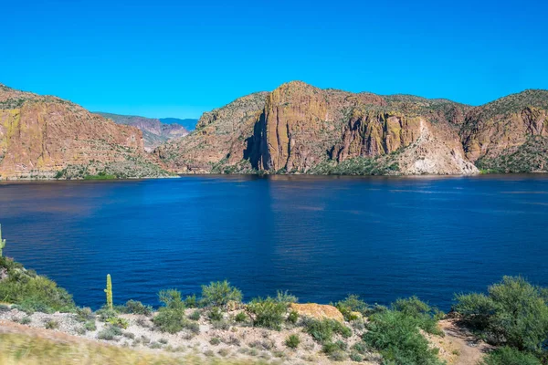 Gran Flujo Refrescante Agua Natural Alrededor Del Desierto Apache —  Fotos de Stock