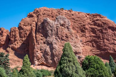 Tanrıların Bahçesi 'nde doğal bir kızıl kaya ağılı kaya oluşumu.
