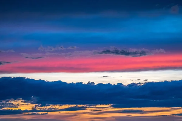 Zachód Słońca Nad Kolorowym Chmurowym Krajobrazem Zmierzchu Hrabstwie Meagher — Zdjęcie stockowe