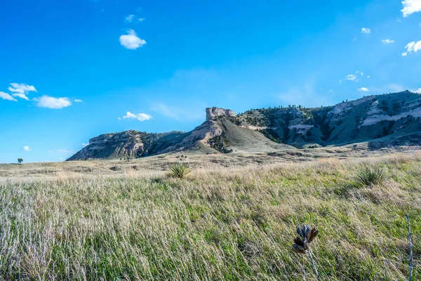 Eine Natürliche Felsformation Aus Zerklüfteten Badlands Und Hoch Aufragenden Klippen — Stockfoto