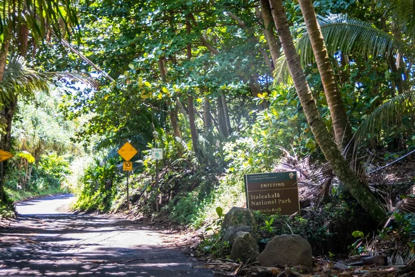 Maui Usa Sierpnia 2019 Przyjemna Tabliczka Przy Wejściu Parku Rezerwatu — Zdjęcie stockowe