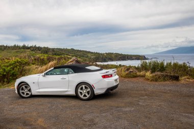 Maui, HI, ABD - 30 Ağustos 2019: Üstü açık beyaz Chevrolet