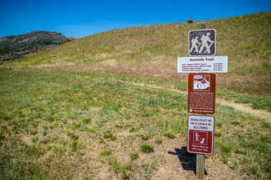 Lewis ve Clark Mağaraları, MT, ABD - 29 Haziran 2019: Doğu Yakası Dağ Yolu