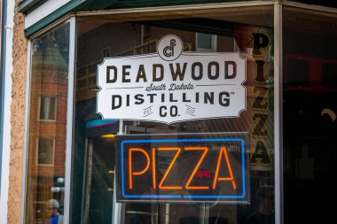 Deadwood, SD, USA - 30 Mayıs 2019 Deadwood Damıtma Şirketi ve Pizzateria