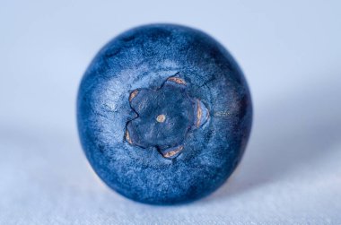 Sulu ve taze yaban mersinli makro fotoğraf