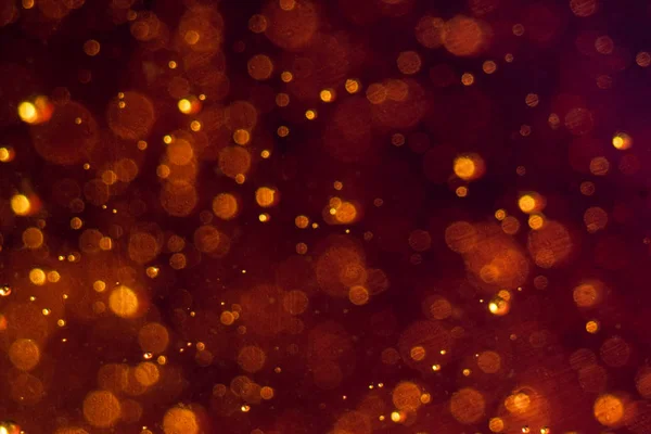 Noel ağacı, yeşil sarı altın renginde ışık saçar, tatil