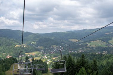 ilkbaharda dağ manzarası.