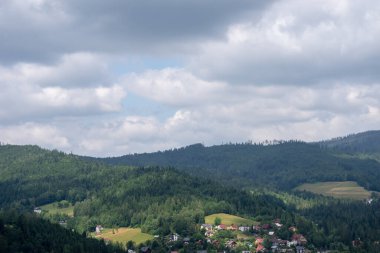 ilkbaharda dağ manzarası.