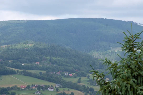 Berglandschap in het voorjaar van. — Stockfoto