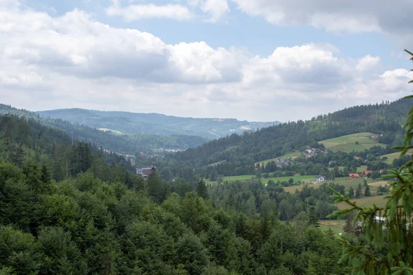 Paisagem montanhosa na primavera . — Fotografia de Stock