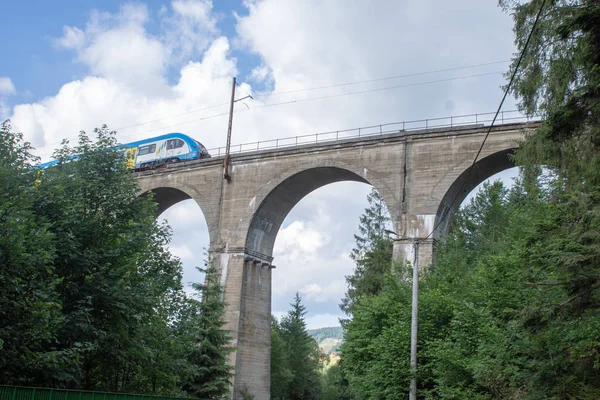 Järnvägsviadukt, Wisla Globce. Landskap — Stockfoto