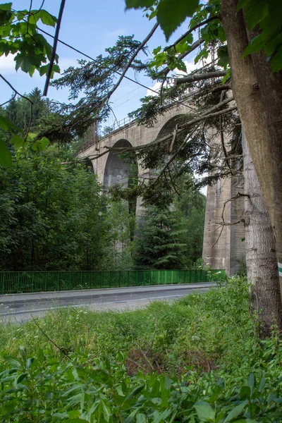 Vasúti viadukt, Wisła Głębce. Tájkép — Stock Fotó