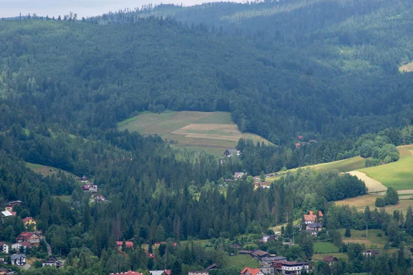 Paesaggio montano in primavera . — Foto Stock