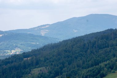 ilkbaharda dağ manzarası.