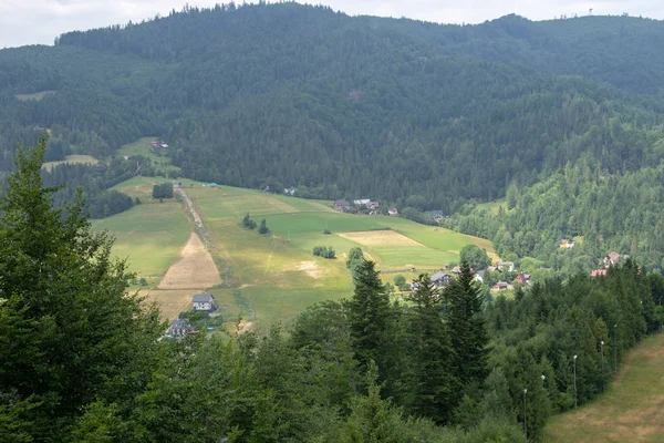 Berglandschaft im Frühling. — Stockfoto