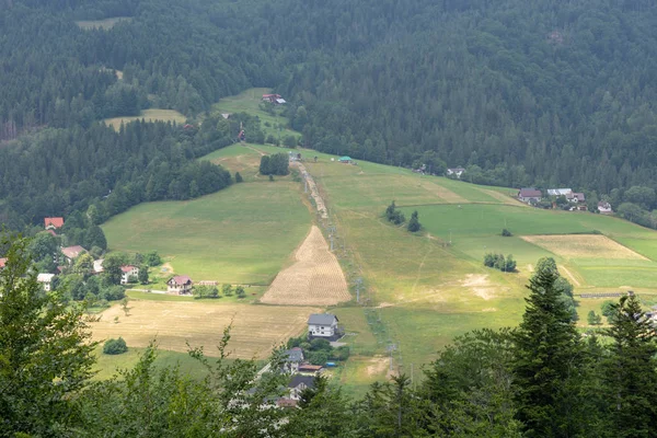 Paesaggio montano in primavera . — Foto Stock