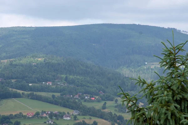 Paisagem montanhosa na primavera . — Fotografia de Stock