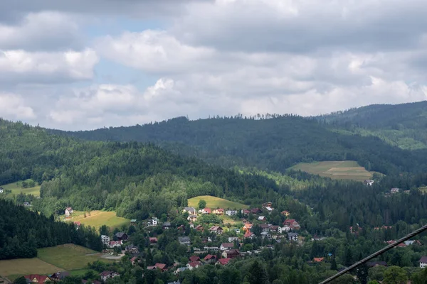 Paesaggio montano in primavera . — Foto Stock