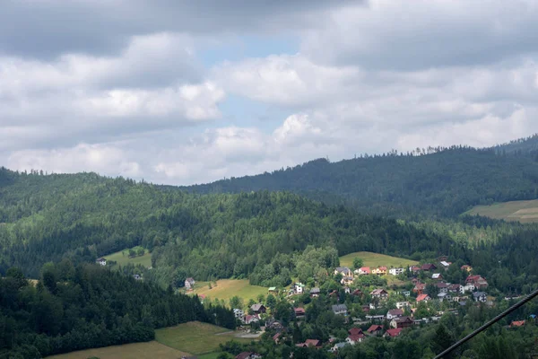 Berglandschaft im Frühling. — Stockfoto