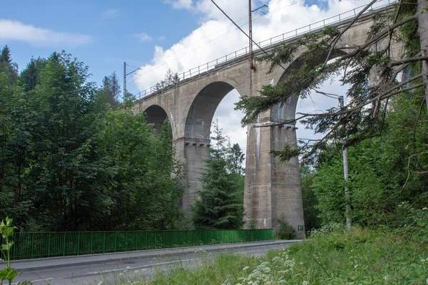 Eisenbahnviadukt, Wisła głębce. Landschaft — Stockfoto