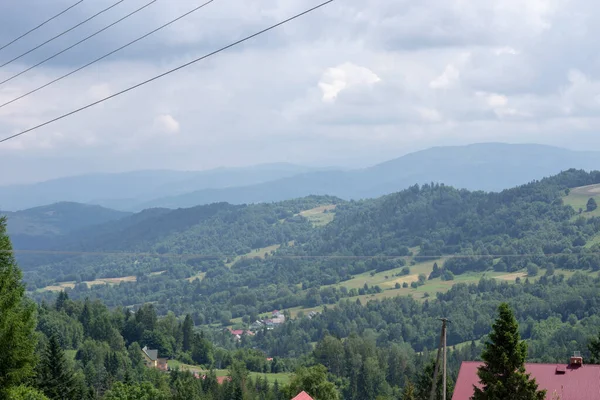 Milówko. Krajobraz górski w Beskidach Śląskich — Zdjęcie stockowe