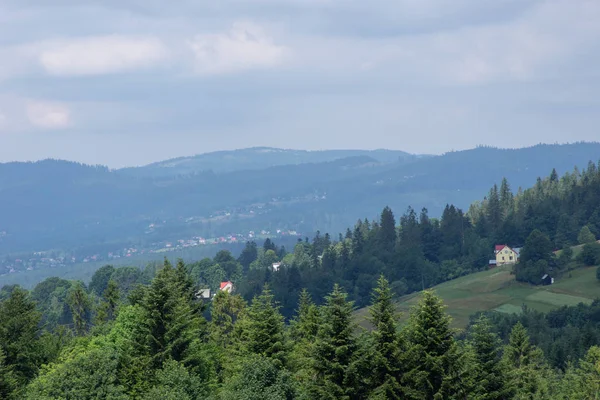Milowka. Montañas paisaje en la Silesia Beskids — Foto de Stock