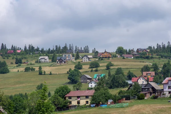 Milówko. Krajobraz górski w Beskidach Śląskich — Zdjęcie stockowe