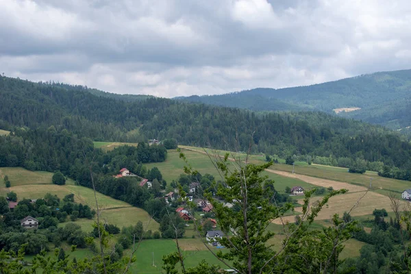 Det är Milowka. Berg landskap i Schlesiska Beskids — Stockfoto