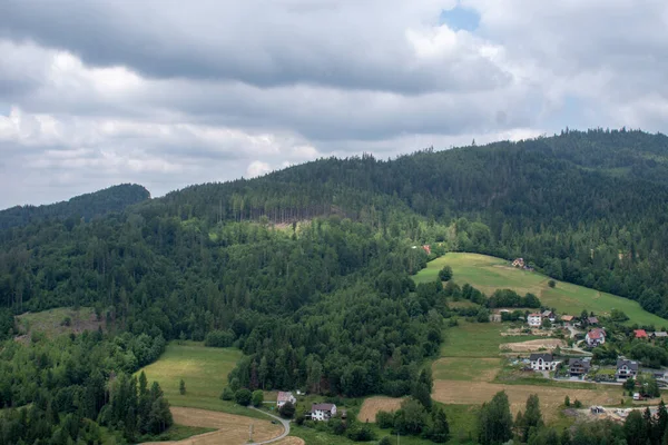 Milowka. Paesaggio montano nella Slesia Beskids — Foto Stock