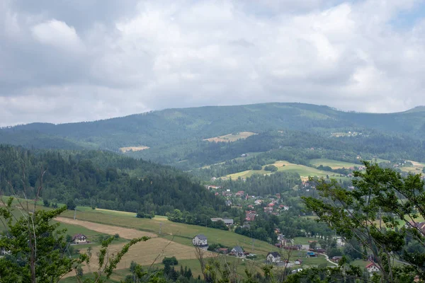 Milowka. Montañas paisaje en la Silesia Beskids — Foto de Stock
