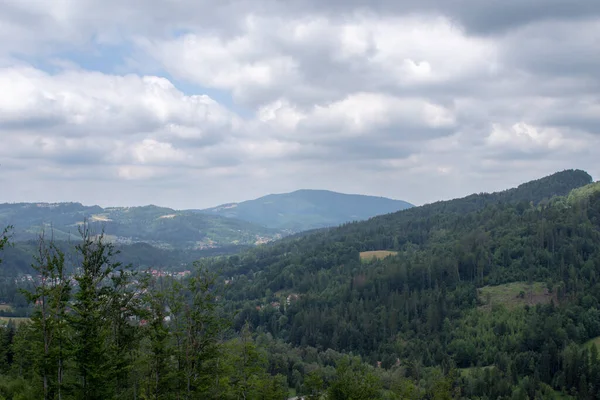 Milowka. Paesaggio montano nella Slesia Beskids — Foto Stock