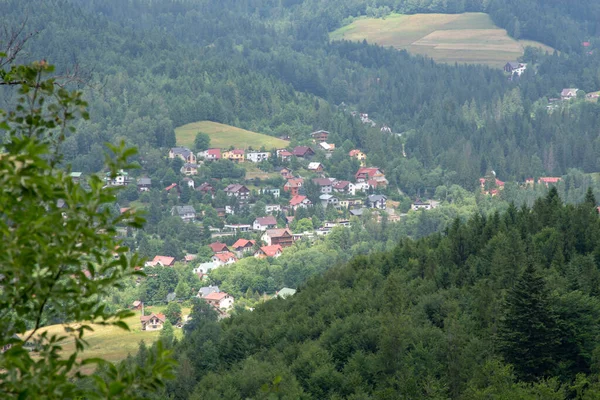 Milowka. Paisagem de montanhas na Silésia Beskids — Fotografia de Stock
