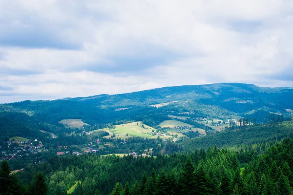 Milowka. Paisagem de montanhas na Silésia Beskids — Fotografia de Stock