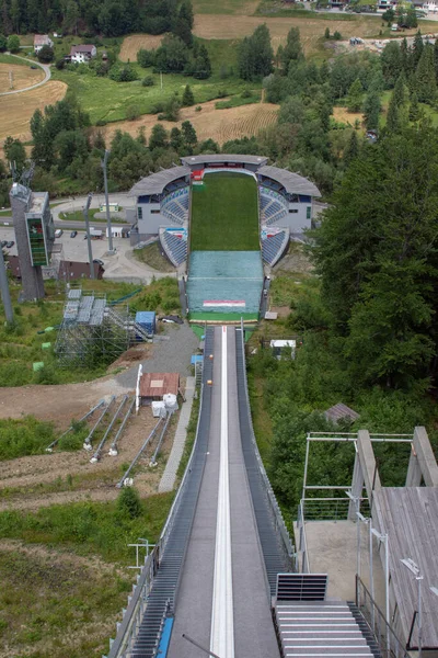 Wisla, Polonia, 28 giugno 2019: The Adam Malysz ski jumping hill in . — Foto Stock