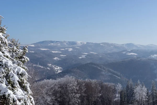 Winter mountain landscape from the peak of Czantoria — Stock Photo, Image