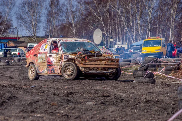 Gliwice, Polonya 10 Mart 2019 Wreck Race Silesia. Hurda araba yarışı.