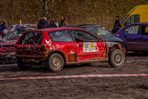 Gliwice, Polsko 10. března 2019 Wreck Race Silesia. Wreck car raci — Stock fotografie