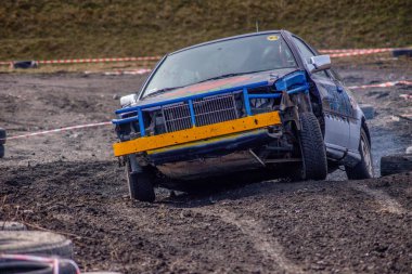 Gliwice, Polonya 10 Mart 2019 Wreck Race Silesia. Hurda araba yarışı.