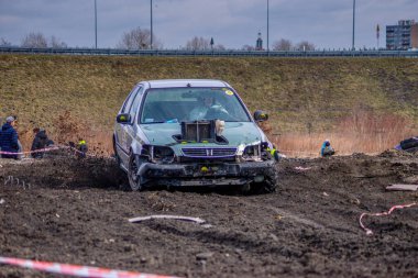 Gliwice, Polonya 10 Mart 2019 Wreck Race Silesia. Hurda araba yarışı.