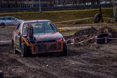 Gliwice, Polonya 10 Mart 2019 Wreck Race Silesia. Hurda araba yarışı.