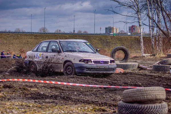 Gliwice, Polska 10 marca 2019 Wyścig Wrecki Śląsk. Wypadek samochodowy raci — Zdjęcie stockowe