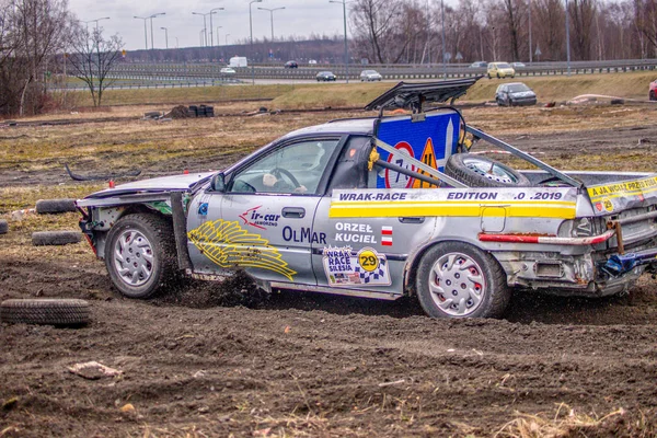 Gliwice, Lengyelország 10 március 2019 Wreck Race Szilézia. Rongyos autóverseny — Stock Fotó