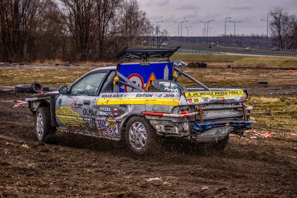 Gliwice, Polsko 10. března 2019 Wreck Race Silesia. Wreck car raci — Stock fotografie