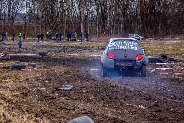 Gliwice, Polska 10 marca 2019 Wyścig Wrecki Śląsk. Wypadek samochodowy raci — Zdjęcie stockowe