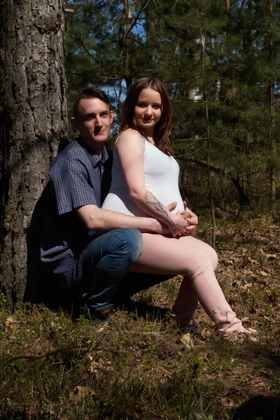 Zwangere Vrouw Familie Samen Afwachting Van Een Kind Zwangerschap — Stockfoto