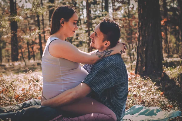 Hamile Kadın Aile Bir Arada Bir Çocuğun Beklentisiyle Hamilelik — Stok fotoğraf
