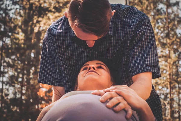 Hamile Kadın Aile Bir Arada Bir Çocuğun Beklentisiyle Hamilelik — Stok fotoğraf