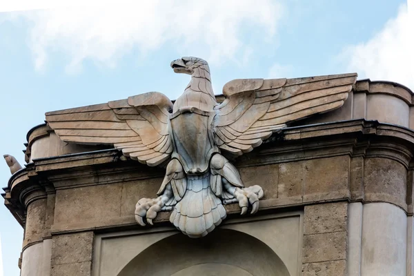 Monumentala eagle staty — Stockfoto